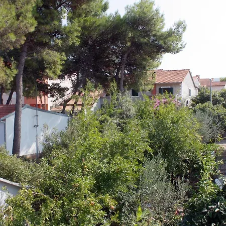 Apartments By The Sea Mirca, Brac - 5655 *