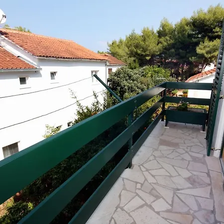 Apartments By The Sea Mirca, Brac - 5655 * Mirce